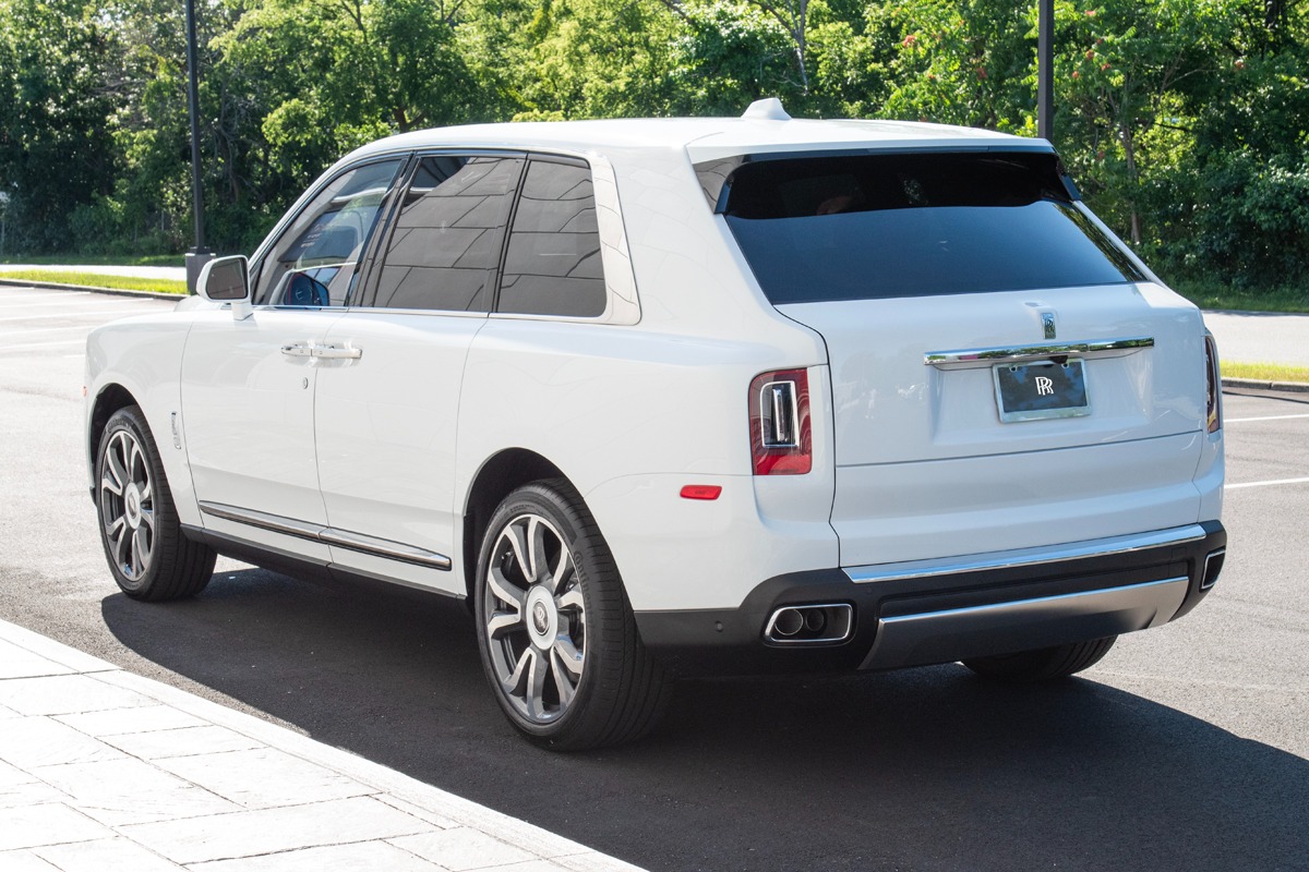 Used 2024 Rolls-Royce Cullinan Base with VIN SLATV4C01RU224974 for sale in Jericho, NY