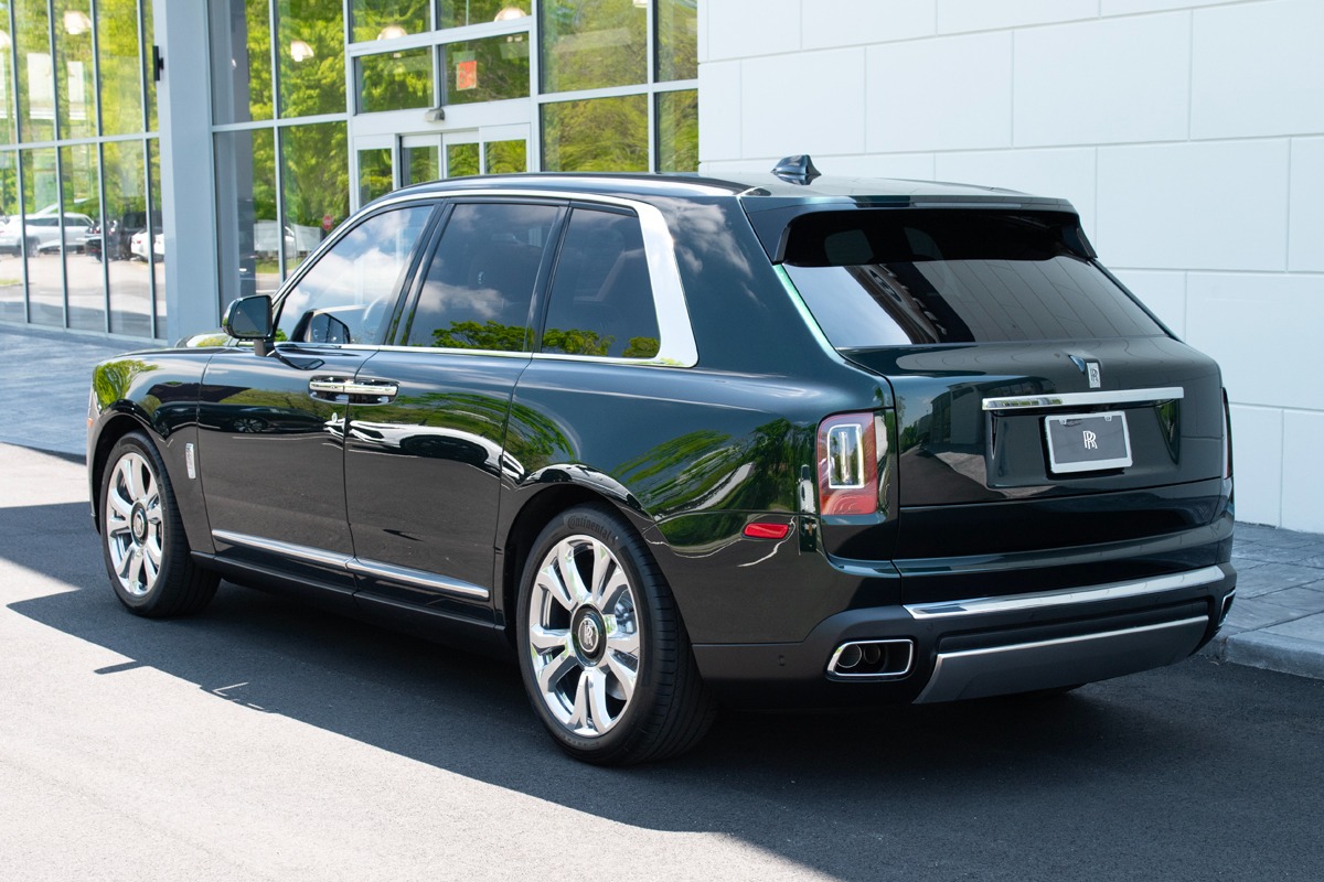 Used 2024 Rolls-Royce Cullinan Base with VIN SLATV4C0XRU225511 for sale in Jericho, NY